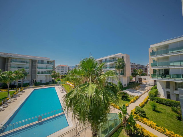 ANTALYA UNCALI'DA HAVUZLU VE SPOR ALANLI SITE İÇERISINDE 4+1 LÜKS DAIRE