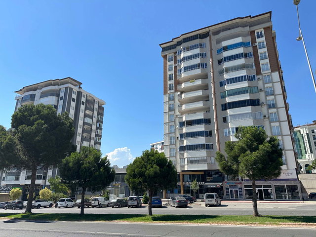 RE/MAX EDE'DEN ANA CADDE ÜZERİ SATILIK 5+1 DAİRE FIRSATI