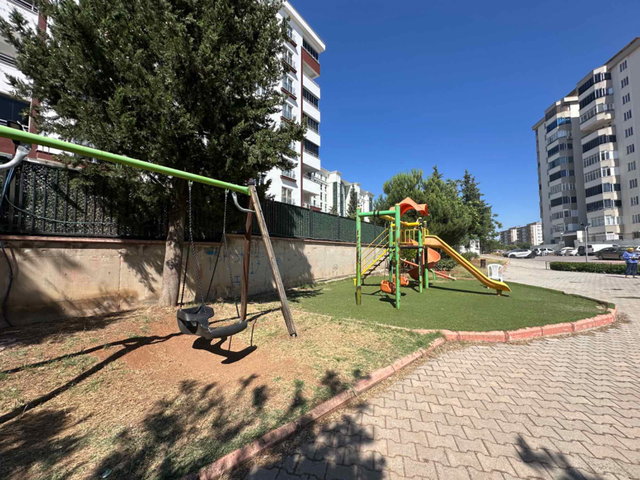 RE/MAX EDE'DEN ANA CADDE ÜZERİ SATILIK 5+1 DAİRE FIRSATI