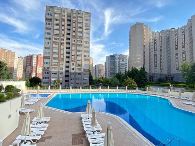 PARLAMENTERLER SITESINDE GİYİNME ODALI BAKIMLI 3+1 FULL EŞYALI KIRALIK DAİRE