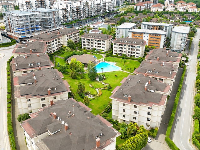 RE/MAX BEYAZ | DİKENCİK COUNTRY’DE TAMAMI YENİLENMİŞ, ÖZEL CEPHELİ PRESTİJLİ DAİRE