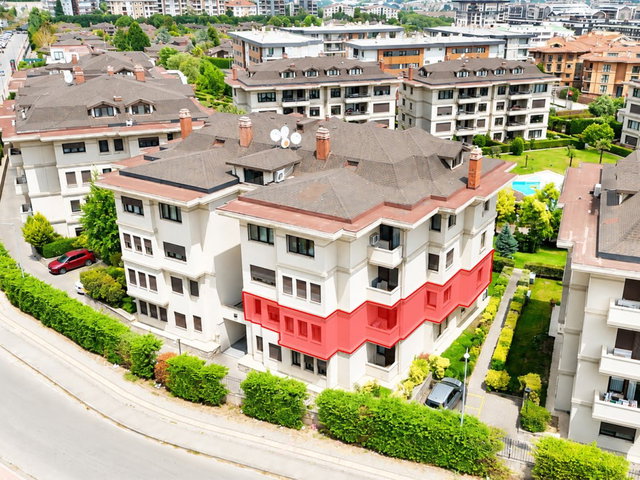 RE/MAX BEYAZ | DİKENCİK COUNTRY’DE TAMAMI YENİLENMİŞ, ÖZEL CEPHELİ PRESTİJLİ DAİRE