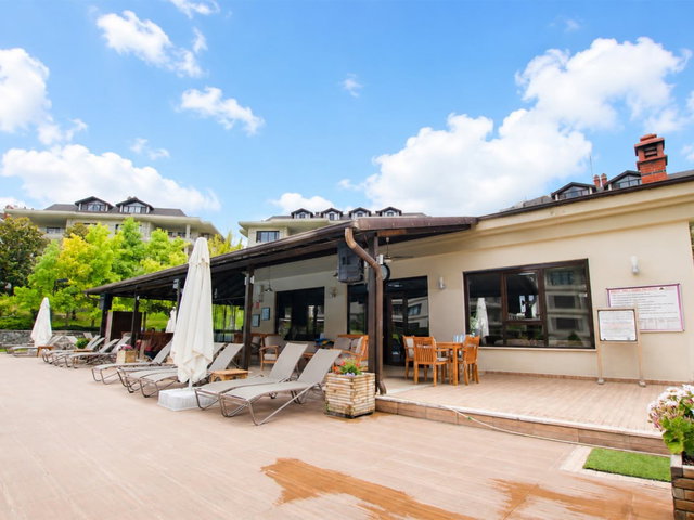 RE/MAX BEYAZ | DİKENCİK COUNTRY’DE TAMAMI YENİLENMİŞ, ÖZEL CEPHELİ PRESTİJLİ DAİRE