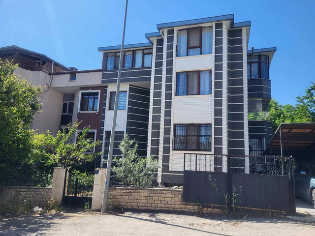 RE/MAX DEĞİŞİM-ATAŞEHİR MAH.DE SATILIK LÜKS 7+1 TRİPLEKS VİLLA .