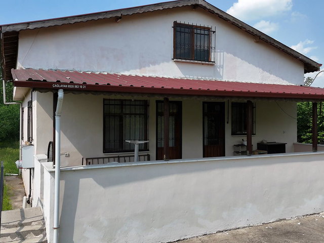 ÇAMLICA DA 1608 M² ARAZI ÜZERINDE SATILIK MÜSTAKIL EV