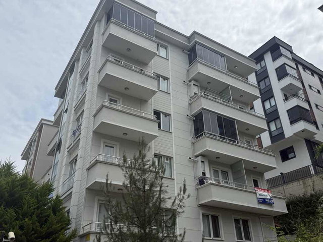 REMAX KUZEYDEN TRAMVAY DURAĞINDA EŞYALI KİRALIK 1+1