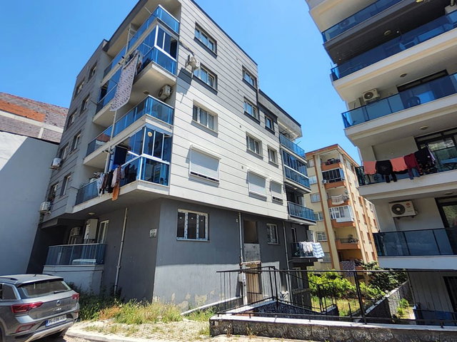 BAYRAKLI'DA GÜNEŞİ VE KONFORU BİR ARADA SUNAN 2+1 SATILIK DAİRE