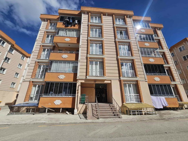 REMAX İLKE'DEN HİLALKENT'TE 3+1 SATILIK BODRUM DAİRE