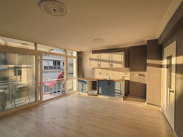 KARŞIYAKA ÇARŞI AKBANK SOKAĞINDA 2+1 İÇİ YAPILI DAİRE SATILIK