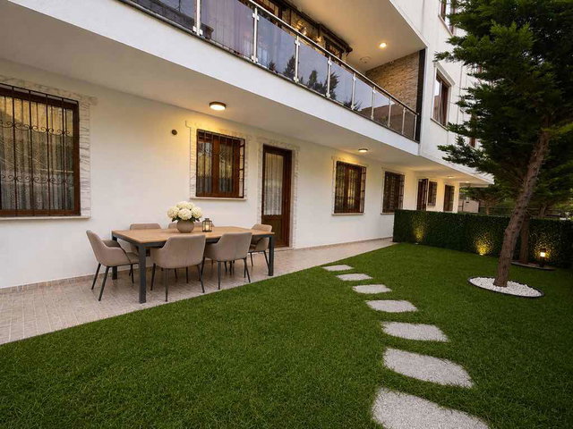 BÜYÜKÇEKMECE PINARTEPE’DE-MÜSTAKİL BAHÇE KULLANIMLI 2+1
