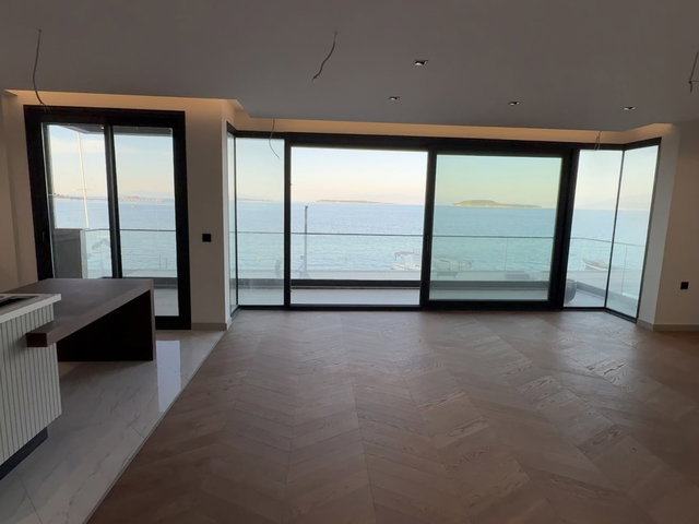 ÇEŞMEALTINDA FULL DENİZ MANZARALI LÜKS SİTEDE 4+1 DAİRE