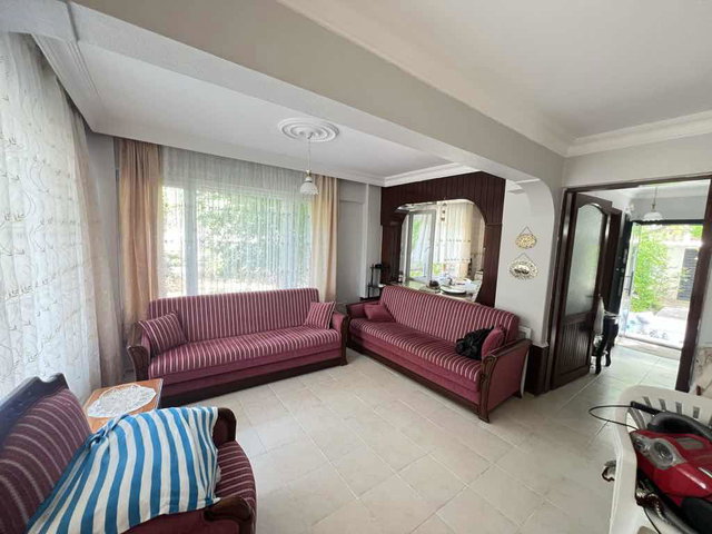 AYVALIK SAHİLKENT MAHALLESİNDE SİTE İÇİ DENİZE 100 M2 SATILIK VİLLA