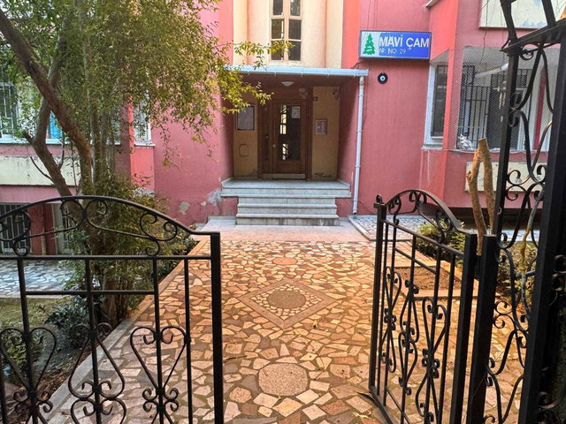 ÇENGELKÖY ATA 2 SİTESİ 'NDE EŞYALI ARA KAT MERKEZİ KONUMDA 3+1 KİRALIK DAİRE