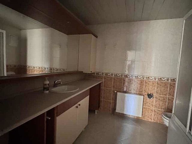BEYLIKDÜZÜ PARLAMENTERLER SITESINDE KIRALIK YÜKSEK GIRIŞ 3+1