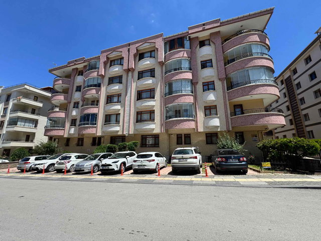 ÖVEÇLER'DE VADİ MANZARALI 3+1 160 M2 SATILIK DAİRE