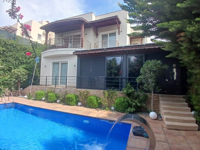 MUĞLA MILAS BOĞAZIÇI’NDE ÖZEL YAPIM 5 + 1 VILLA