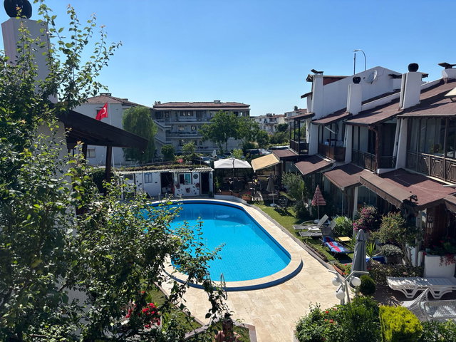 BAYRAMOĞLU’NDA EŞYALI 2+1 KİRALIK VİLLA | BALKONLU, DOĞALGAZ KOMBİLİ, BOŞ & HEMEN TESLİM
