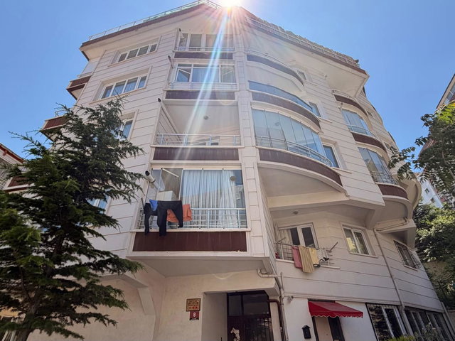 ŞAFAKTEPE MAH 1.KAT ASANSÖRLÜ BİNA 3+1 FIRSAT DAİRE