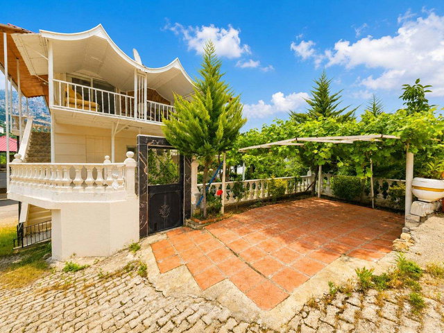 RE/MAX RİNA'DAN GÖZNEDE FULL EŞYALI BAHÇELİ 3+1