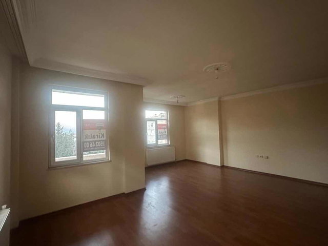 REMAX YENİ GAYRİMENKU'DEN KİRALIK GENİŞ 3+1