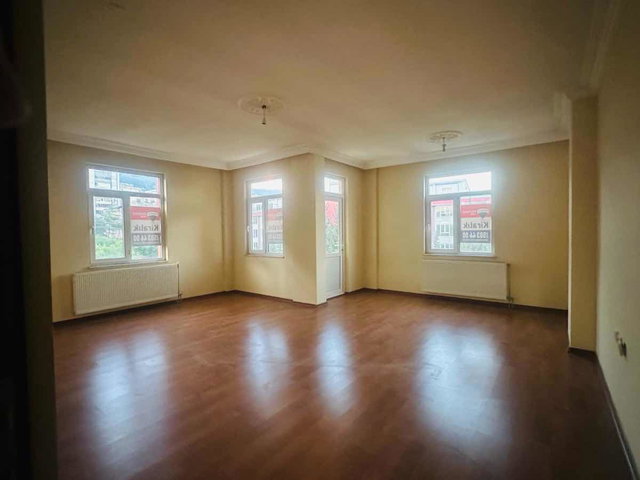 REMAX YENİ GAYRİMENKU'DEN KİRALIK GENİŞ 3+1