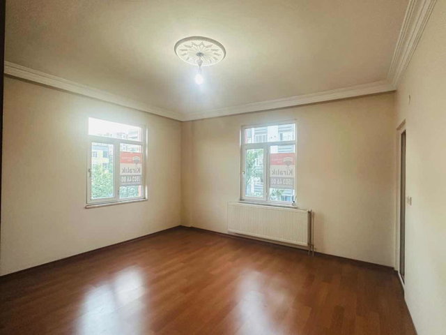 REMAX YENİ GAYRİMENKU'DEN KİRALIK GENİŞ 3+1