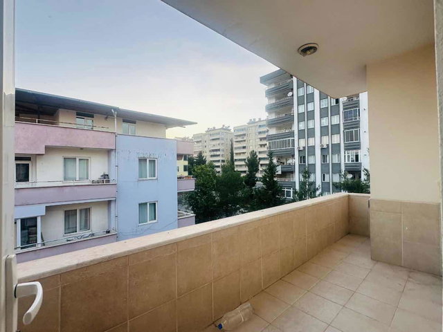 REMAX YENİ GAYRİMENKU'DEN KİRALIK GENİŞ 3+1