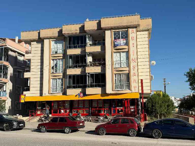 BERGAMA FATİH MAHALLESİ'NDE GENİŞ TERASLI 5+1 DAİRE