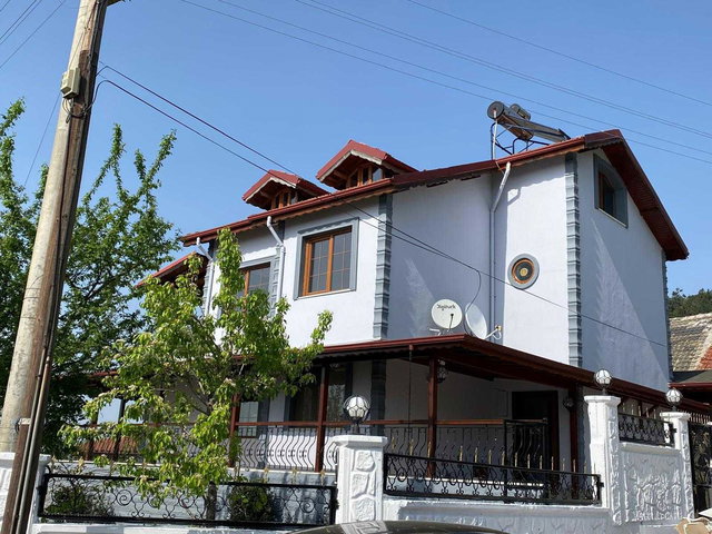 BAŞISKELE BAHÇECIKTE DENIZ MANZARALI 7+1 MÜSTAKIL TRIPLEKS VILLA
