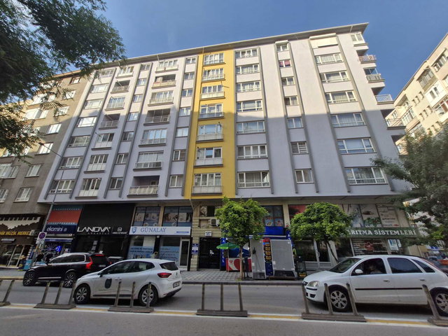 RE/MAX MOD'DAN ATATÜRK CADDESİ'NDE GENİŞ DUBLEX 2+0 SATILIK DAİRE