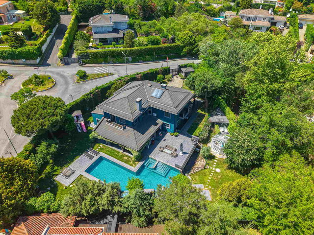 ZEKERİYAKÖY'DE 1.580 M² BAHÇELİ,ÖZEL HAVUZLU MUHTEŞEM SATILIK KONAK TİPİ VİLLA!