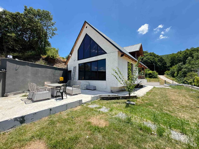 ALTINOVA ÇAVUŞKÖY’DE 771 M² ARSA İÇİNDE MÜSTAKİL DUBLEKS VILLA
