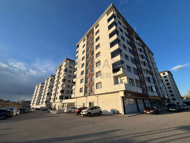 RE/MAX LACİVERT'TEN MEMURSEN KONUTLARIN'DA KİRALIK 3+1 DAİRE