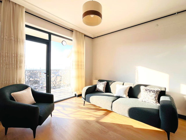 İNCEK'TE KAPALI OTOPARKLI-FULL EŞYALI MODERN & LÜKS 1+1 DAİRE