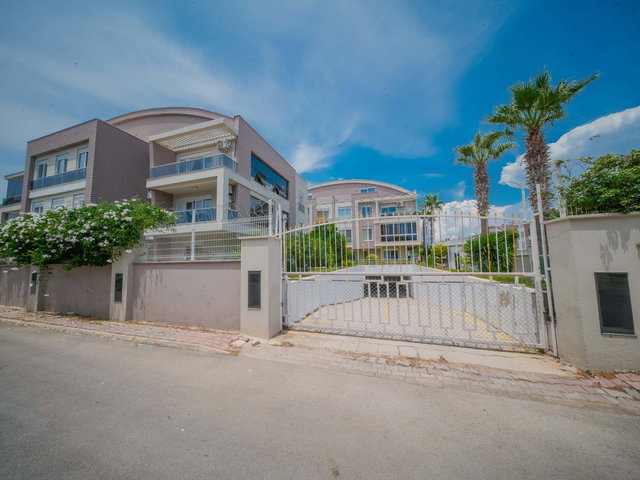 LARA MODERN PLUS SİTESİNDE BAHÇE KATI SATILIK 1+1 AYRI MUTFAKLI