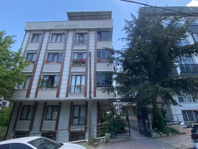 BEYLIKDÜZÜ YAKUPLU MAH. ARA KAT 2+1 SATILIK DAIRE