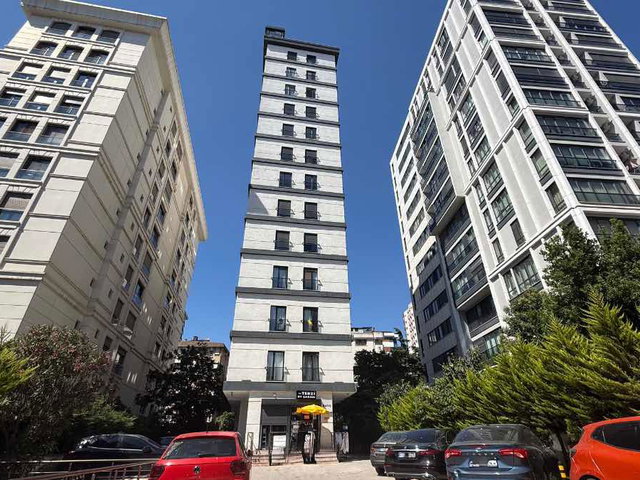 KADIKÖY FENERYOLU GENÇ BİNADA E.BANYOLU 3+1 KİRALIK DAİRE