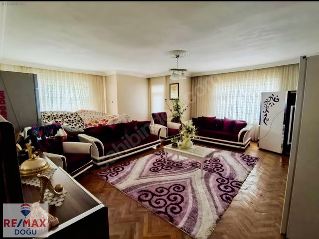 REMAX DOĞUDAN SÜRSÜRÜ MAHALLESİ'NDE 4+1 SATILIK DAİRE