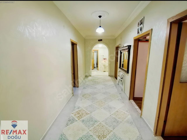 REMAX DOĞUDAN SÜRSÜRÜ MAHALLESİ'NDE 4+1 SATILIK DAİRE