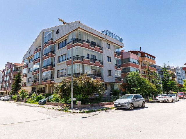 ÇANKAYA KIRIKKONAKLAR'DA BAKIMLI 4+1 DAIRE