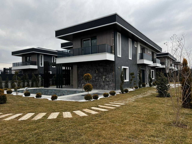 REMAX DOĞU ATAŞEHİR MAH.FULL YAPILI 4+2 SATILIK DE LUX VİLLA