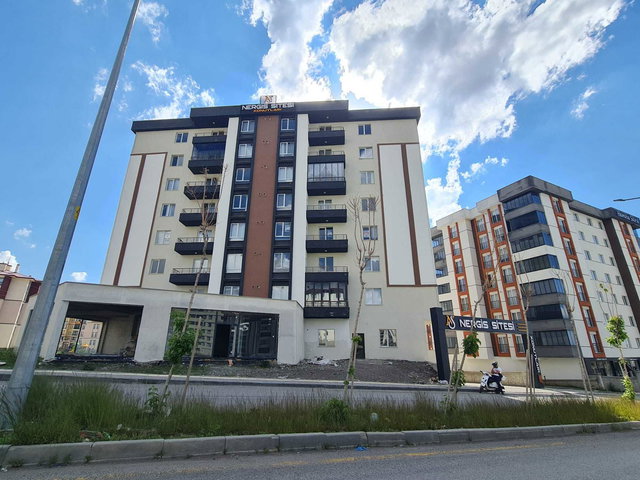 REMAX İLKE'DEN YILDIZKENT NERGİS SİTESİ'NDE 2+1 KIRALIK DAİRE