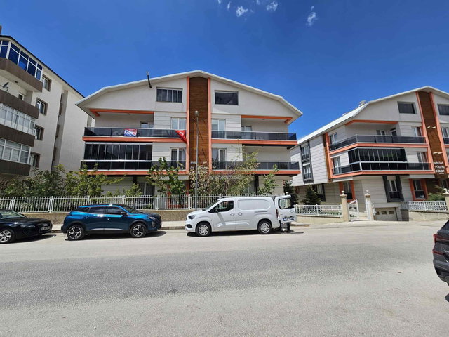 REMAX İLKE'DEN ÇAYKUR CADDESİNDE 5+1 SATILIK GENİŞ DUBLEKS DAİRE