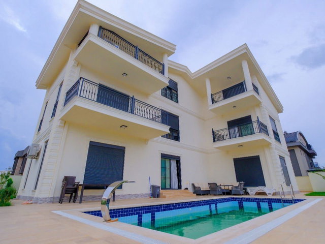 BELEK'TE MÜSTAKIL 7+1 HAVUZLU EŞYALI ULTRA LÜKS VILLA