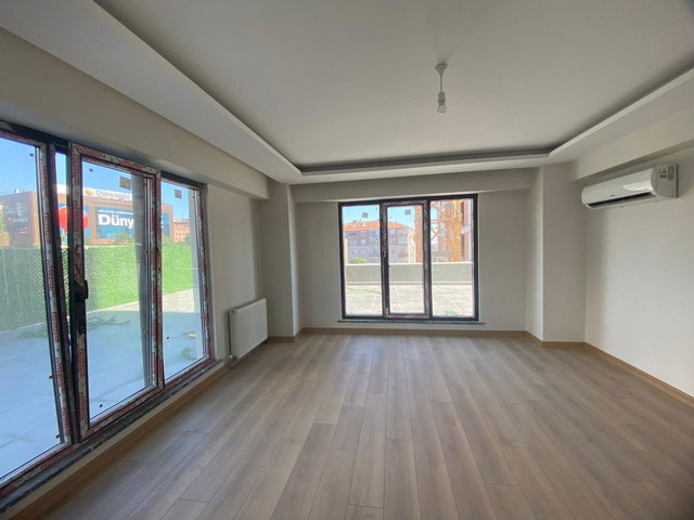 HÜKÜMET KONAĞI KARŞISI OTOPAKLI SİTEDE 2,5+1 DEV TERASLI DAİRE