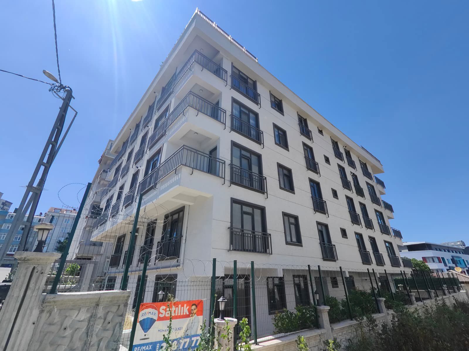 "BEYLIKDÜZÜ YAKUPLU MAHALLESI'NDE MODERN VE FERAH 2+1 DAIRE! !