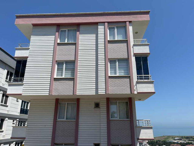 REMAX İBRAHİM BÜLBÜL- ATAKUMDA KESİNTİSİZ DENİZ MANZARALI TAMAMINA KREDİLİ SARILIK 3+1 DAIRE