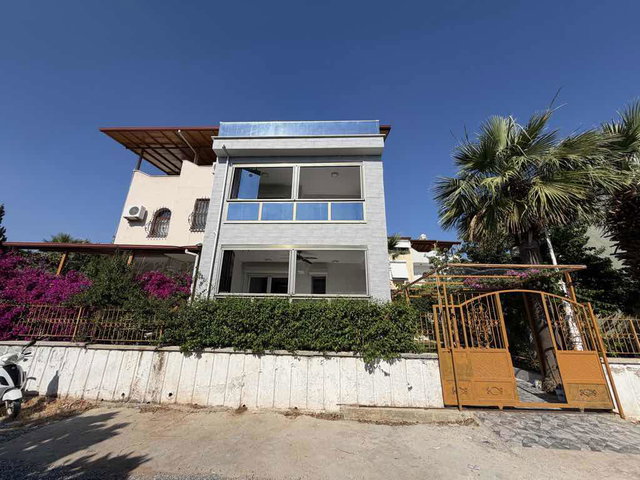 AKBÜK’TE SATILIK 3+1 LÜKS TRİPLEX VİLLA