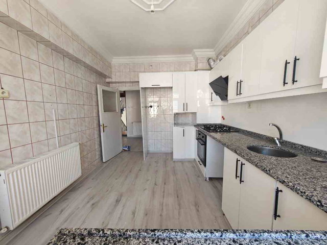 REMAX DOĞU'DA CUMHURİYET'TE İHSANTANGÜLÜ O.O KARŞISI KİRALIK 3+1
