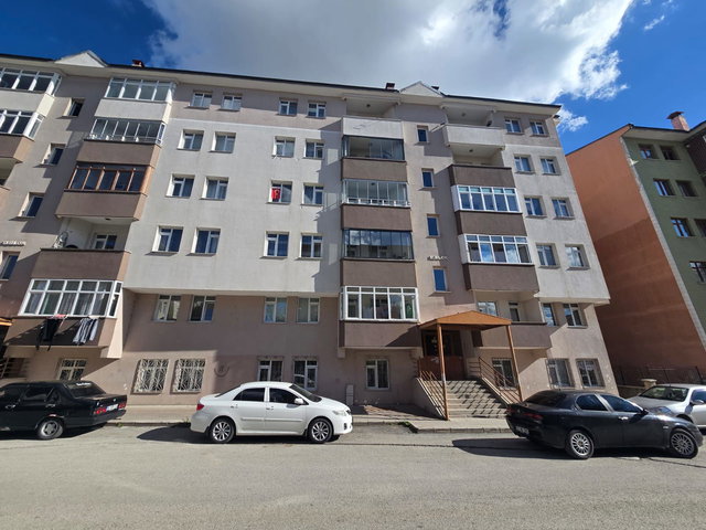 REMAX İLKE'DEN ŞÜKRÜPAŞA BEŞ EVLER'DE 3+1 SATILIK DAİRE